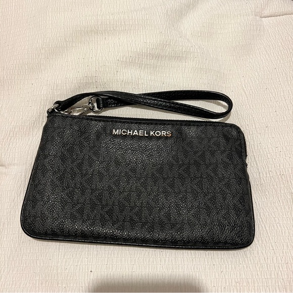 Michael Kors Handbags - Wristlet